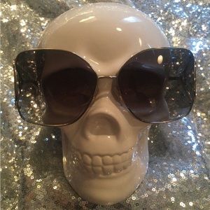 NIB Chloe Sunglasses CE135S 😎